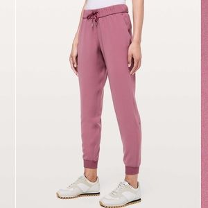 Lululemon On The Fly Jogger 10